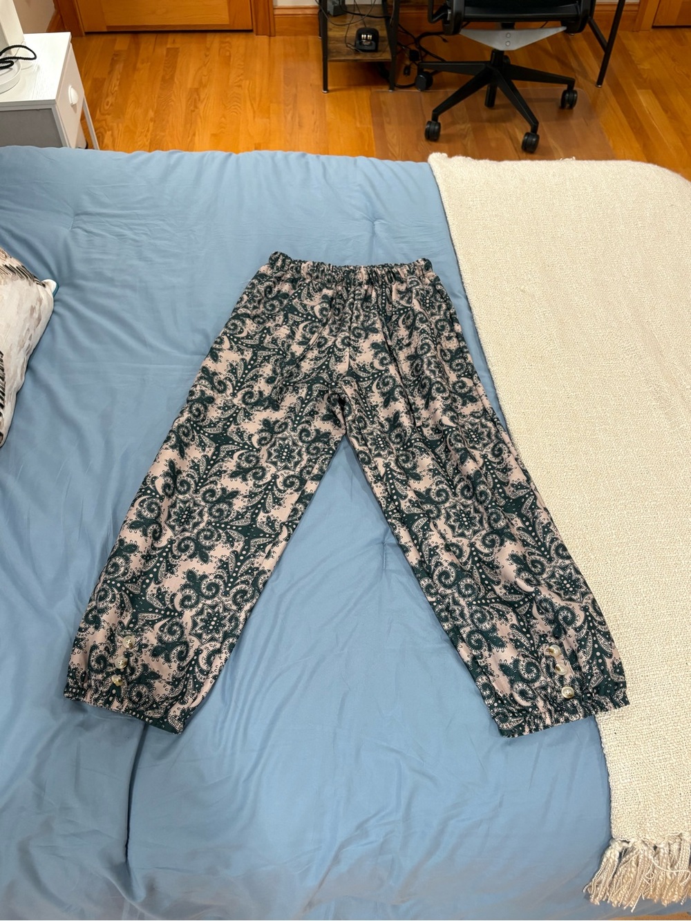 Relaxed Paisley-Print Elastic Waist Pants